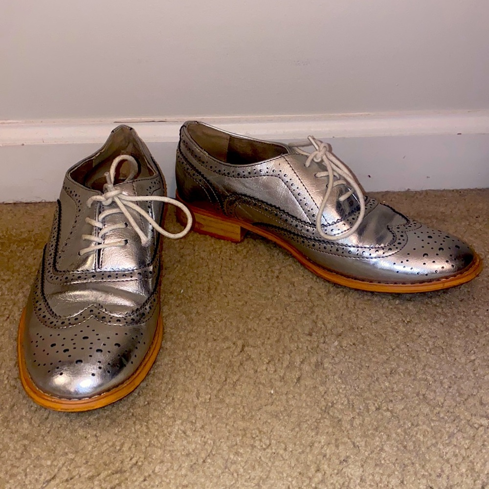 UNIQUE Women’s Silver Oxford Shoes 👞 | Women’s Size 10